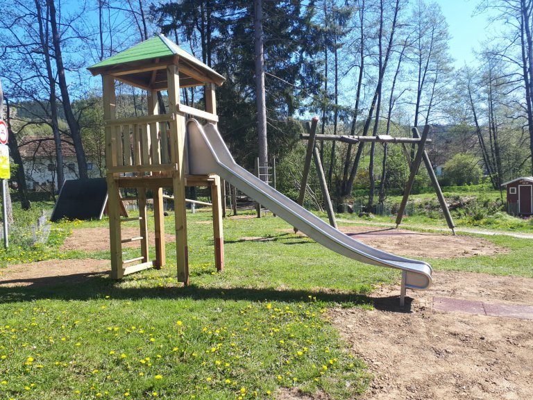 Waldspielplatz - neuer Spielturm 2020