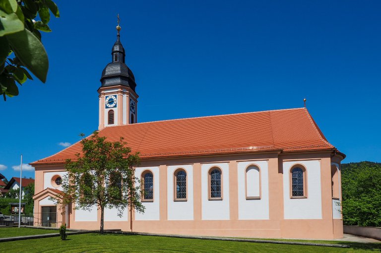 Kirche Mai 2022 Außenrenovierung