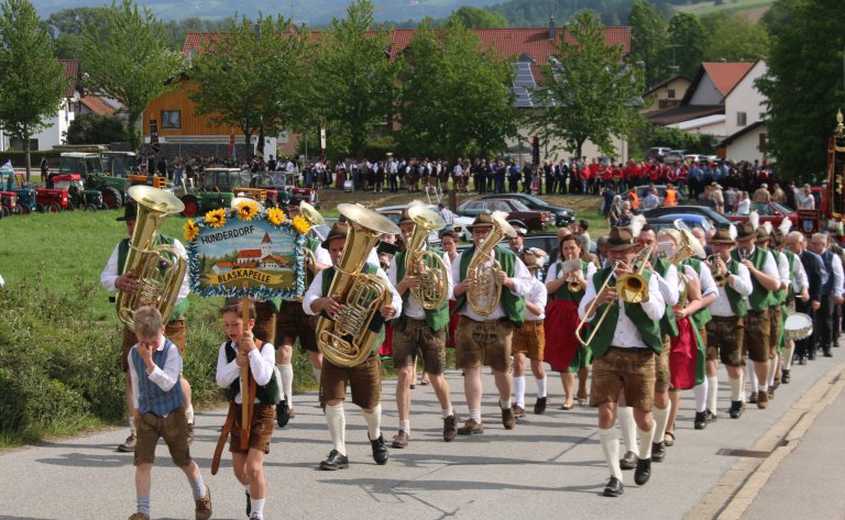 Blaskapelle beim Kirchenzug