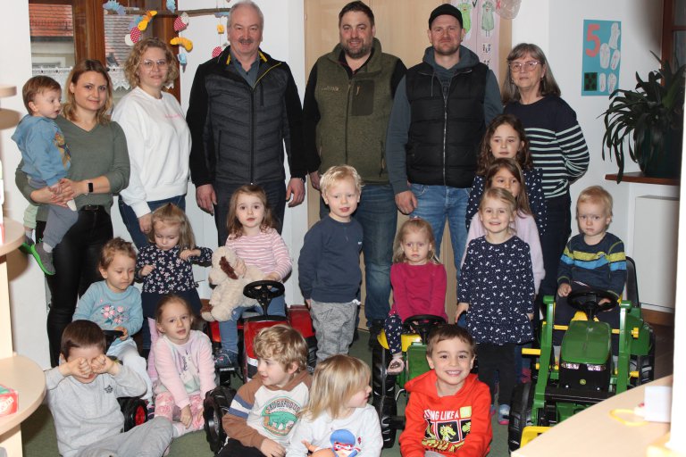 Traktor Spende Kindergarten Windberg